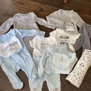 Carter’s NB Bundle 2 footies + 2 sets + swaddle